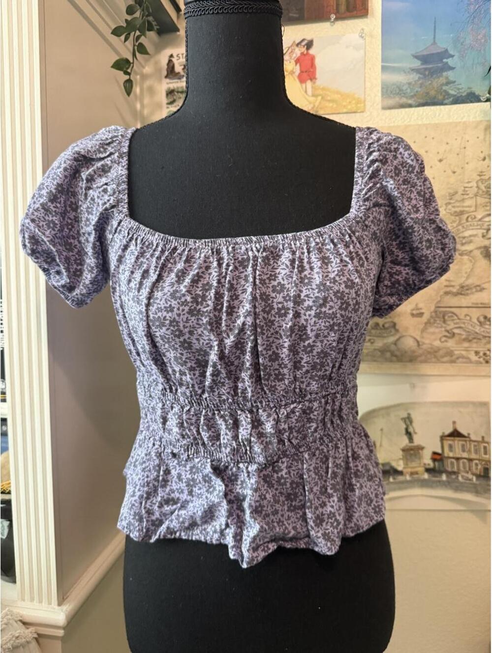 SO Goods for Life Purple Floral Puff Sleeve Peplum Top